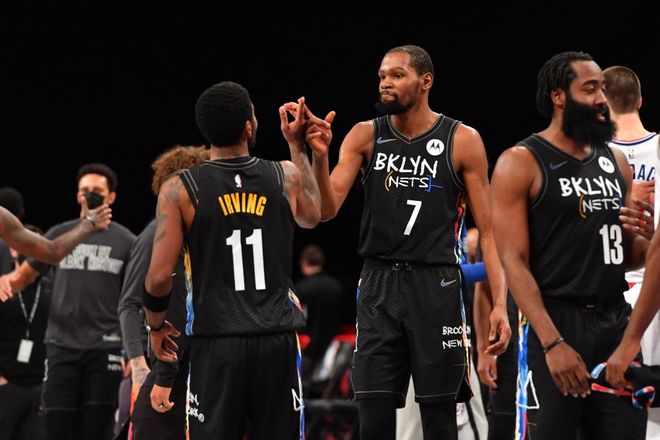 格纳布里：获得巨额收入后曾沉迷奢侈消费，母亲劝我脚踏实地（格纳布里坦言：高薪到手一度沉迷奢侈，母亲劝我务实）