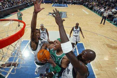 超越姆巴佩，亚马尔是19岁前欧冠参与进球最多的球员（亚马尔19岁前欧冠参与进球数登顶，力压姆巴佩）