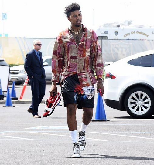 现在打高中比赛能打多少分？库里：拿个50分轻轻松松（库里谈打高中比赛：轻松拿下50分）