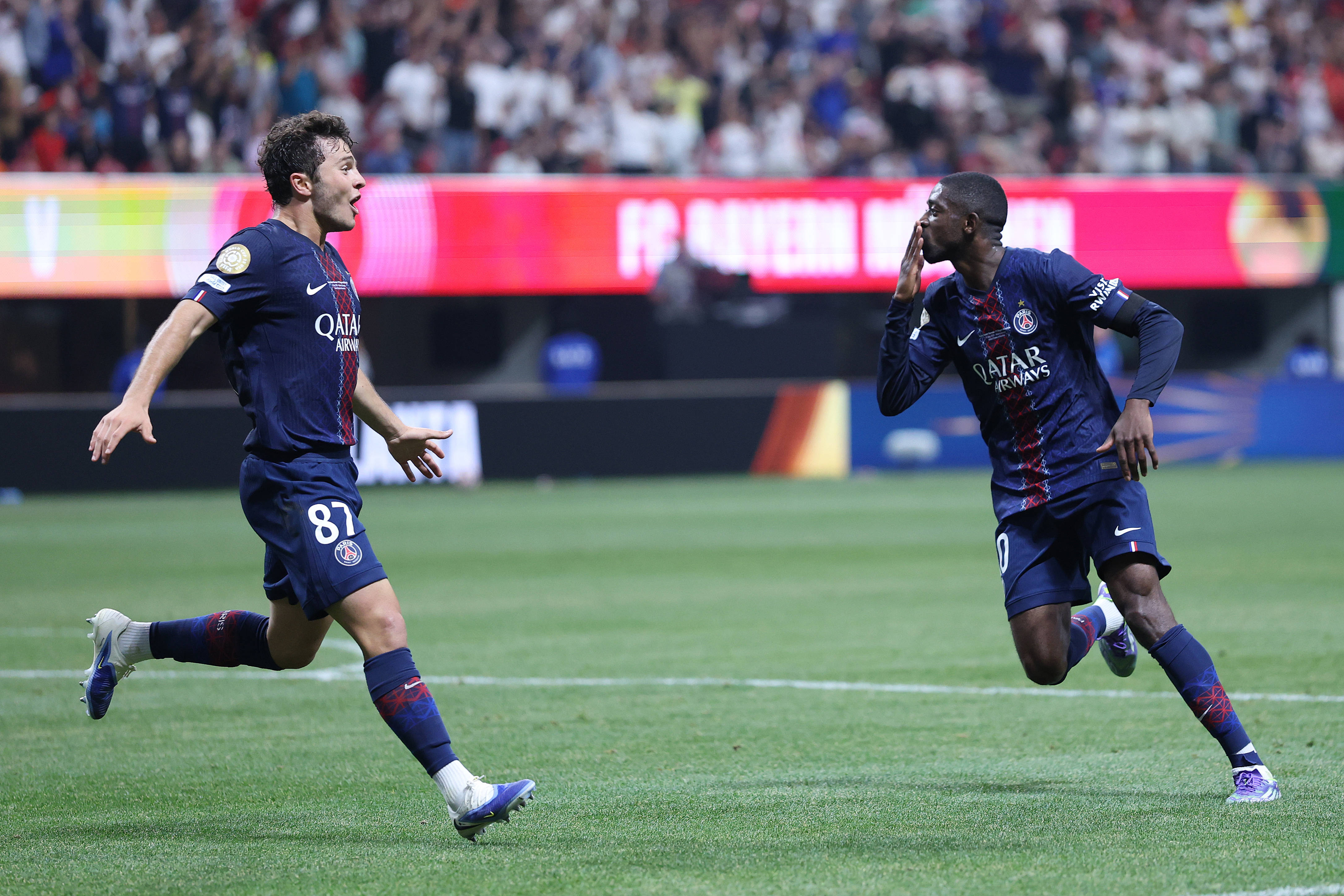 雷迪克：斯玛特防守端的拼劲和投入度做到了极致（雷迪克：斯玛特在防守端的拼劲与投入达到了顶峰）