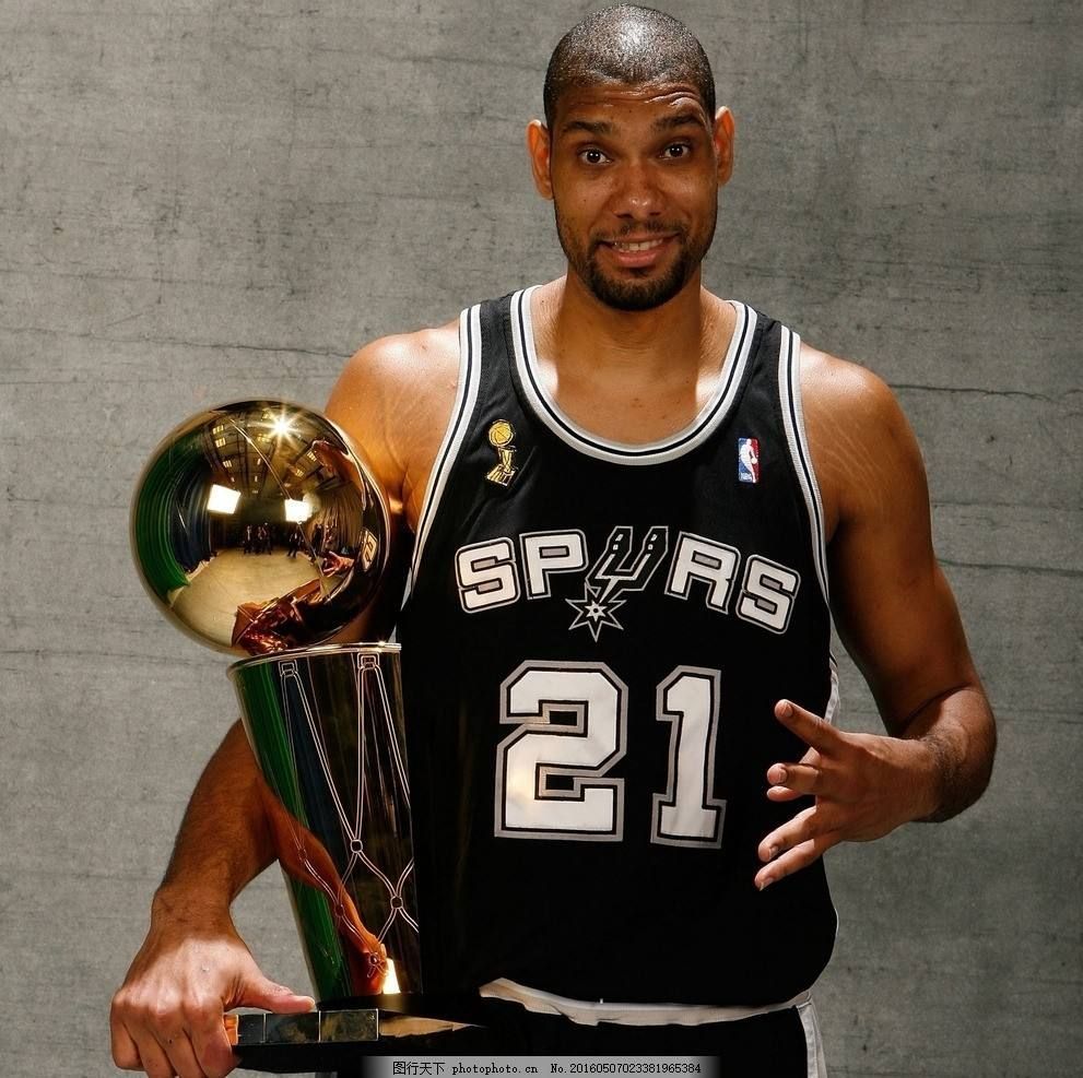 足球德国队主帅回应质疑：球队需要时间重建（德国队主帅回应质疑：球队重建尚需时日）