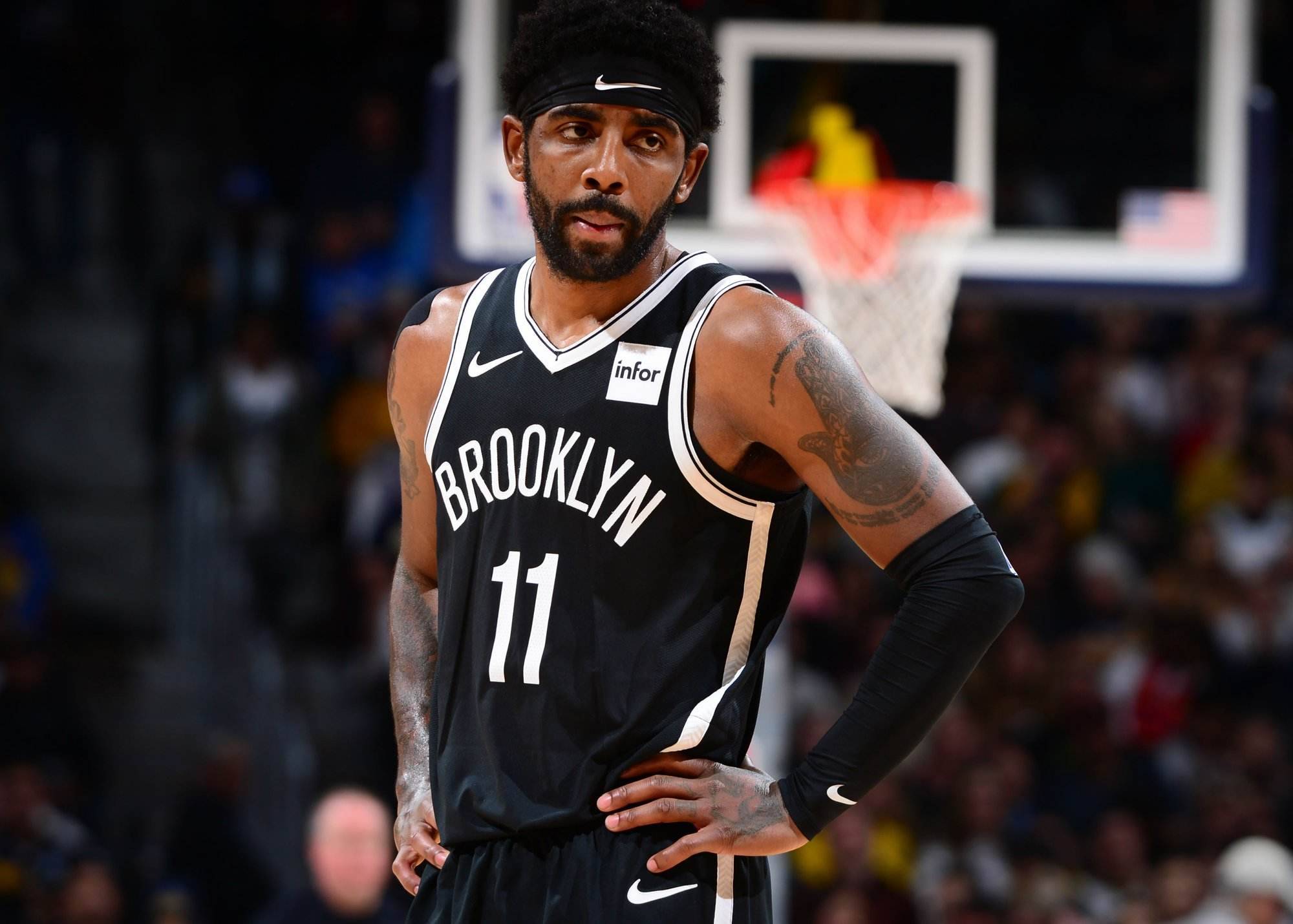 为了球队就算断腿也愿意，40岁的C罗再次夺冠泪洒赛场（为球队拼到断腿也无悔，40岁C罗再夺冠，赛场潸然泪下）