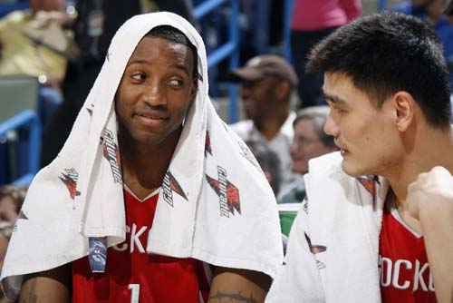 天神下凡！约基奇狂轰56分16板15助大三双，刷爆纪录展现恐怖统治力！（约基奇爆砍56分16篮板15助攻神级三双，纪录狂刷统治全场！）