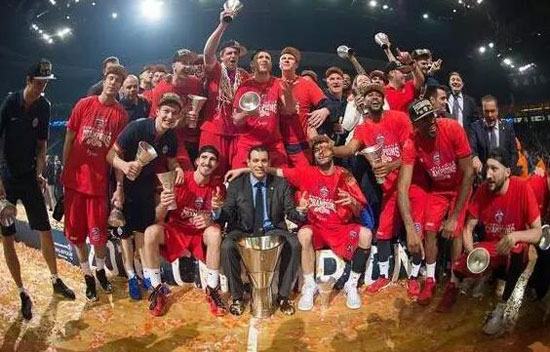 利物浦2-2热刺欧冠小组赛焦点战（欧冠小组赛重头戏：利物浦与热刺2-2战平）