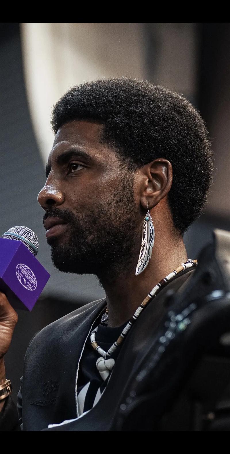 出自少林高僧之手，此前被文班肘击的裁判额头长了个明显的包（少林大师出手，曾遭文班肘击的裁判额头肿起一大包）