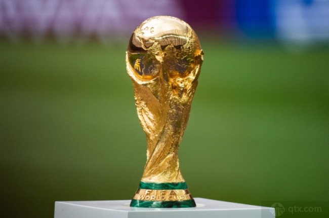 足球断球的最佳时机是什么？（足球抢断的最佳时刻是什么？）