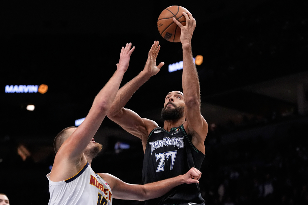 曼联1-1西汉姆联，拉齐奥1-0米兰，英超低谷期持续。（曼联1-1平西汉姆，拉齐奥1-0胜米兰，英超颓势未止）