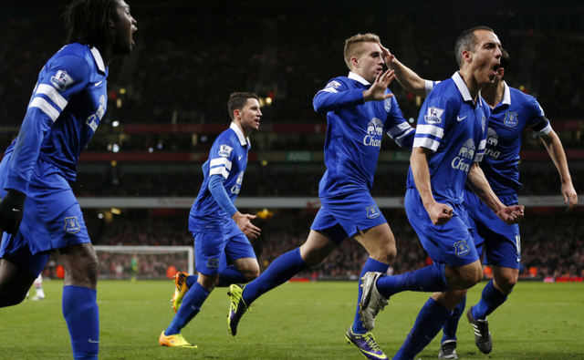 意甲最新动态：米兰锁定18岁新锋，国米仅落榜首一分（意甲快讯：米兰盯上18岁新前锋，国米距榜首仅差一分）