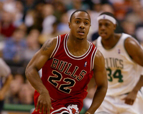 皇马16岁天才首获一线队征召！后防告急 卡斯蒂利亚新星临危受命（皇马后防告急！16岁天才首次入选一线队，卡斯蒂利亚新星火线救场）