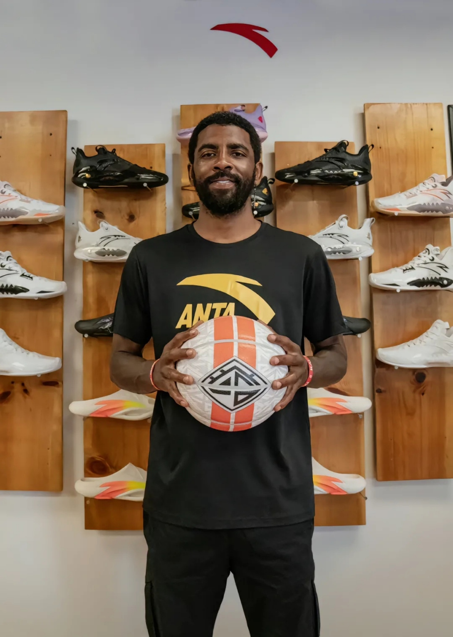 湖人本赛季输掉的7场比赛最少一场输10分，场均输17.7分（湖人本季7场失利分差全为两位数，场均净负17.7分）