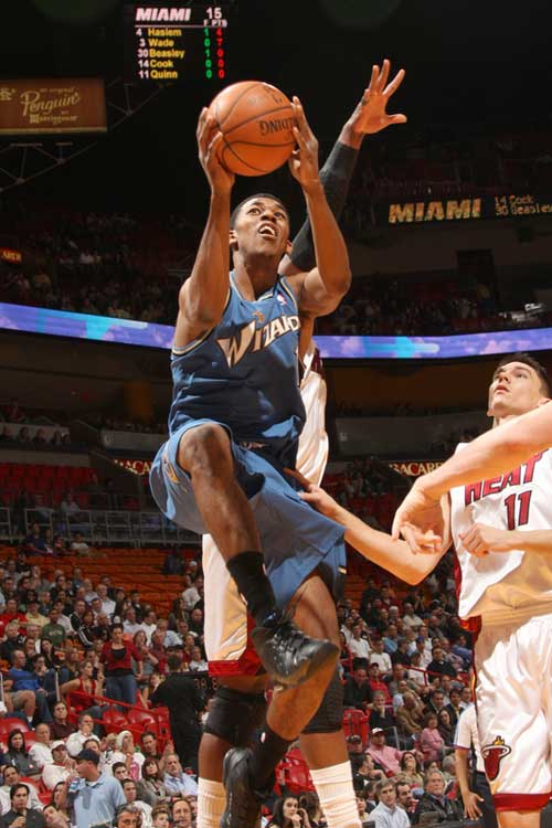 苗原：有中超球队接触韩国国脚朴镇燮，浙江队与球员有传闻（苗原爆料：中超球队已接触韩国国脚朴镇燮，浙江队与其传出合作传闻）